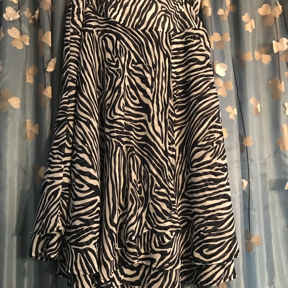 Blue and white zebra print layered skirt - Picture 2 of 4